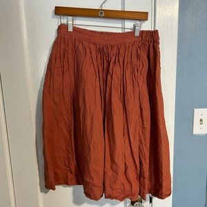 Not perfect linen skirt. Size M/L. Red clay color.